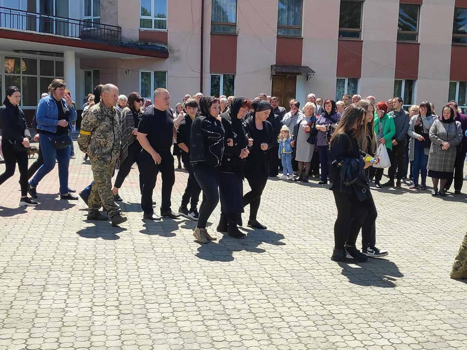 У Бурштині попрощалися із земляком, який загинув на війні ФОТО