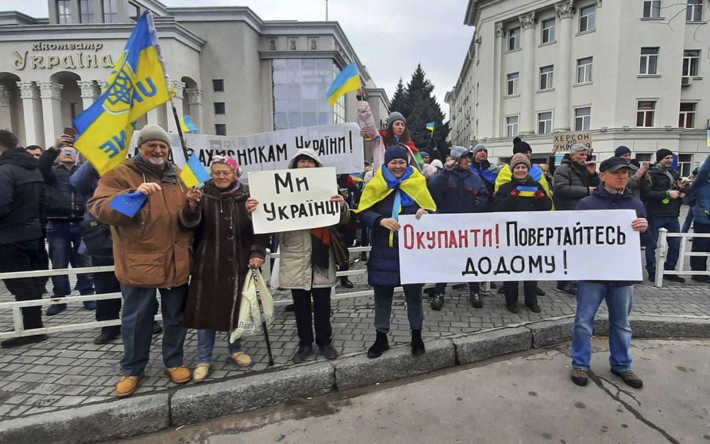 У Херсоні російські бойовики викрадають і катують взятих у заручники цивільних