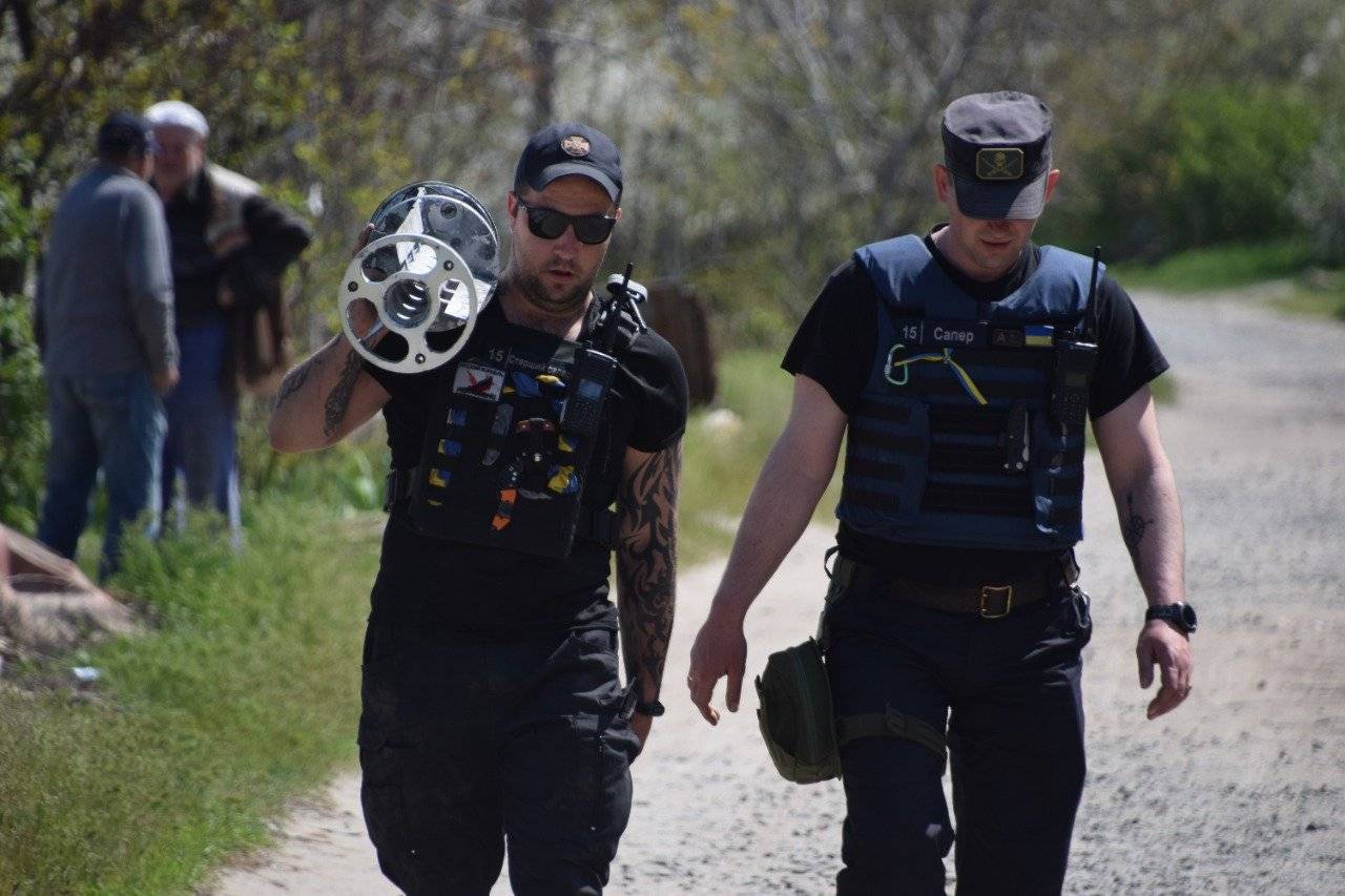 Рятувальники з Франківщини знешкодили на Київщині близько тисячі мін та снарядів