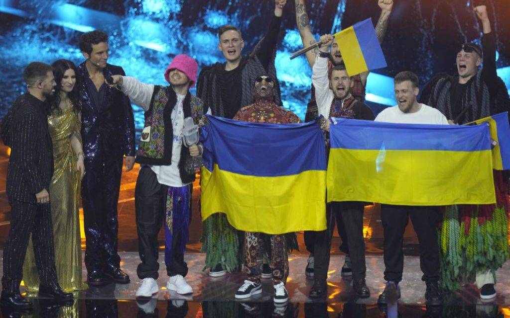 Батьки сопілкаря Kalush Orchestra радіють перемозі одного сина та чекають іншого із перемогою з війни