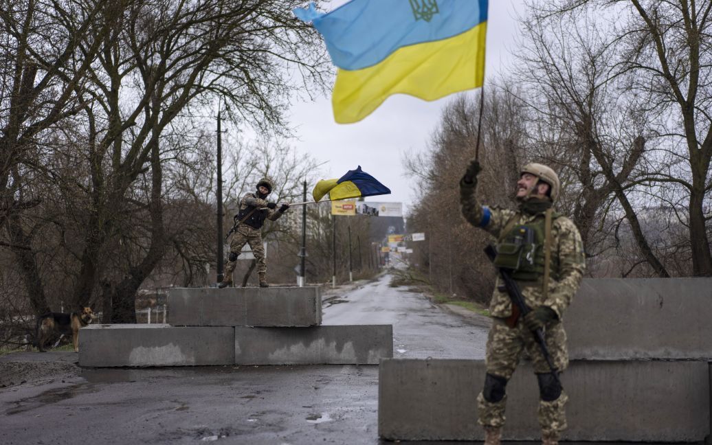 Вертоліт, десяток безпілотників і танки: ЗСУ активно нищать техніку окупантів