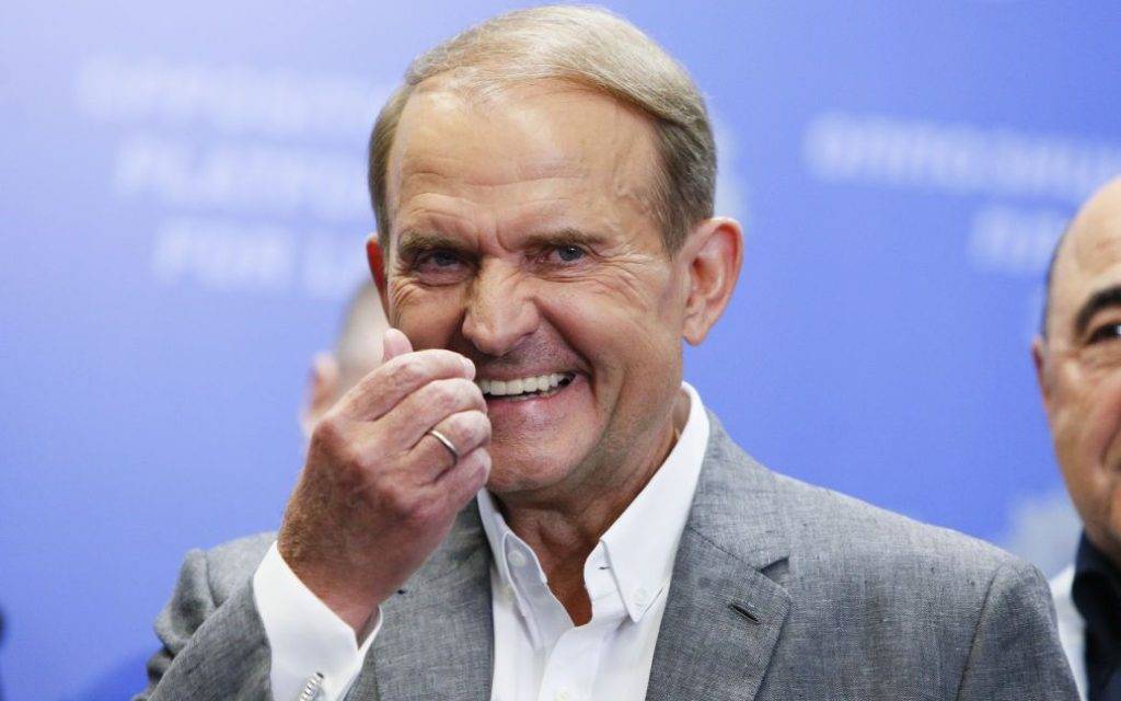 Медведчук дав свідчення проти Порошенка: суть звинувачень