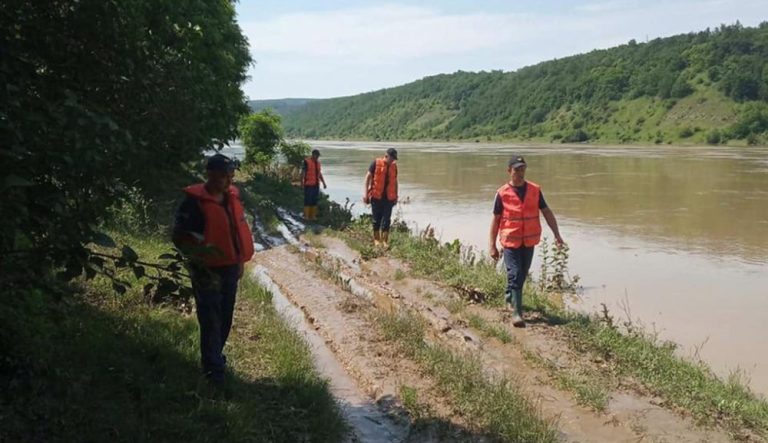 У сусідній області при спробі переплисти Дністер зник місцевий житель