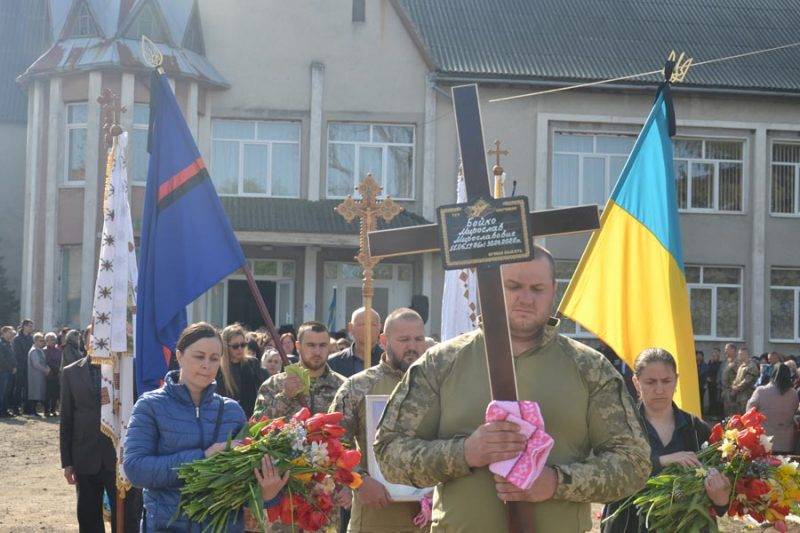 Мешканці Коломийщини прощалися з молодим воїном, що загинув за Україну ФОТО