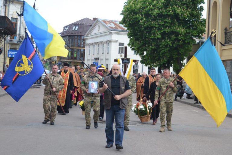 На Франківщині провели в останню путь Героя, який загинув на війні ФОТО