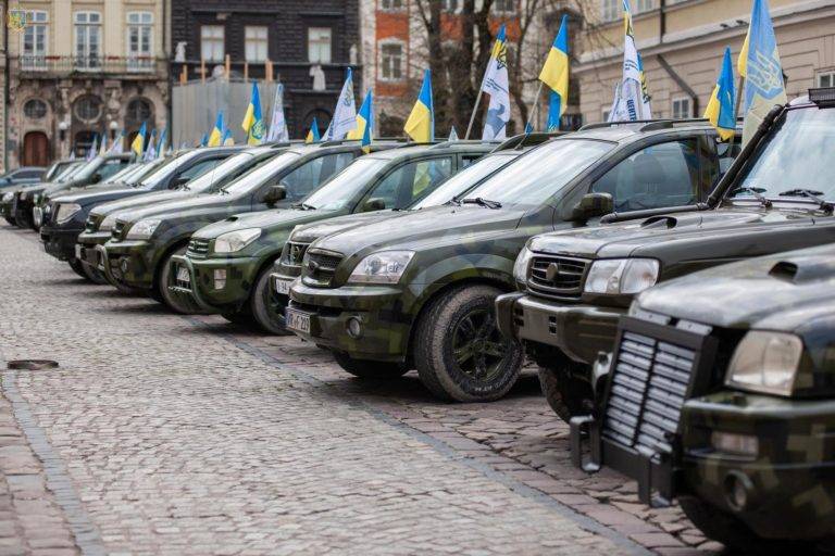 Прикарпатців закликають допомогти зібрати кошти на авто для захисників