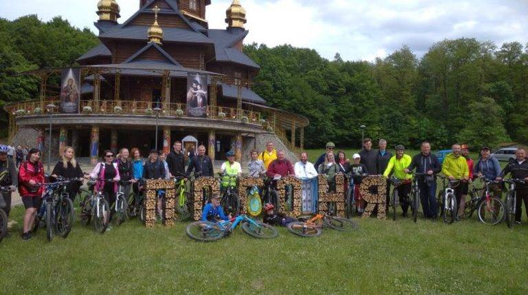 82-річний чоловік подолав на велосипеді майже сотню кілометрів задля прощі у Погінський монастир