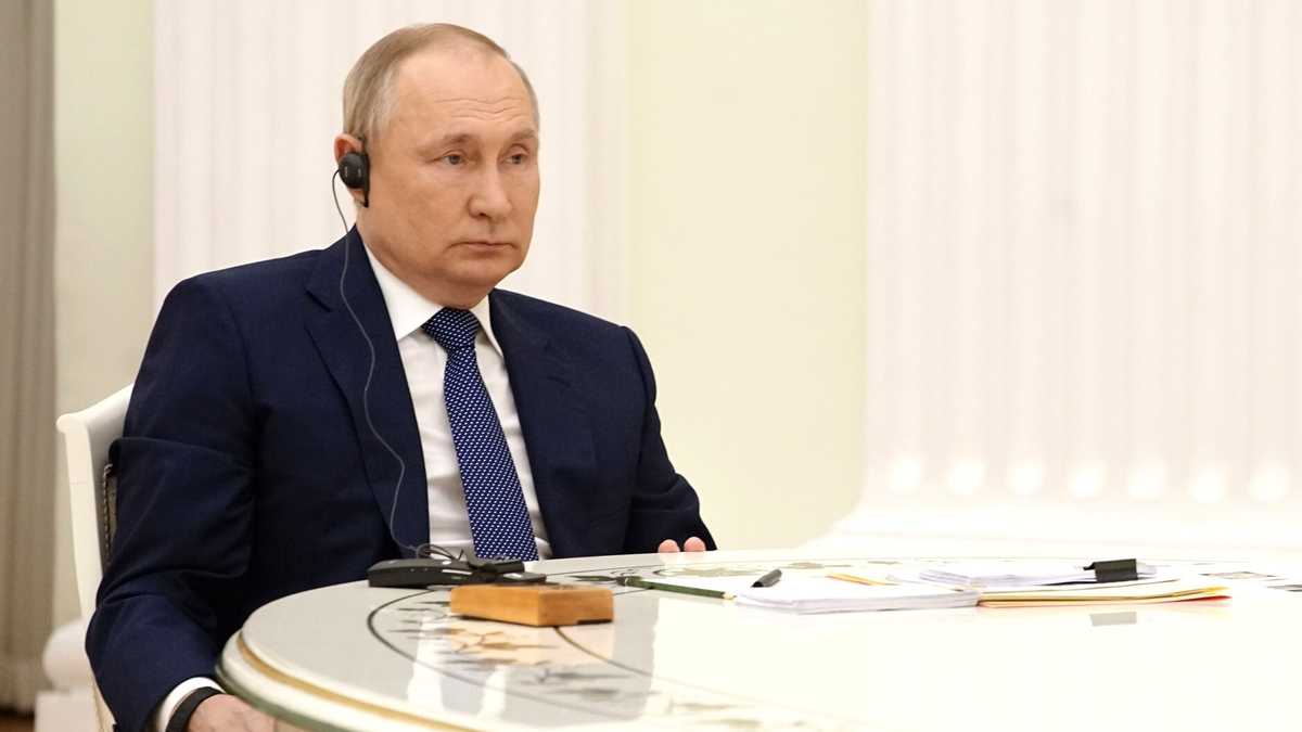 Російський опозиціонер вважає, що Путіна змусили забути про божевільні ідеї