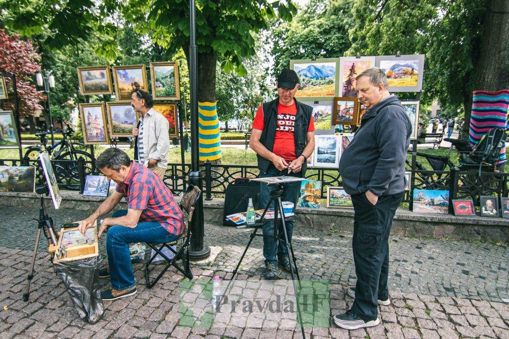 У середмісті Франківська відбувся художній пленер-вернісаж