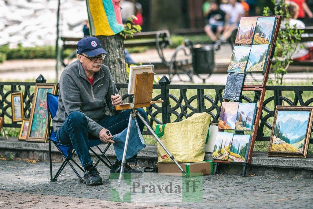 У середмісті Франківська відбувся художній пленер-вернісаж