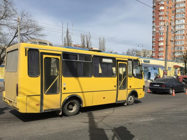 У Тернопільській області, випавши з автобуса, трагічно загинула 46-річна жінка