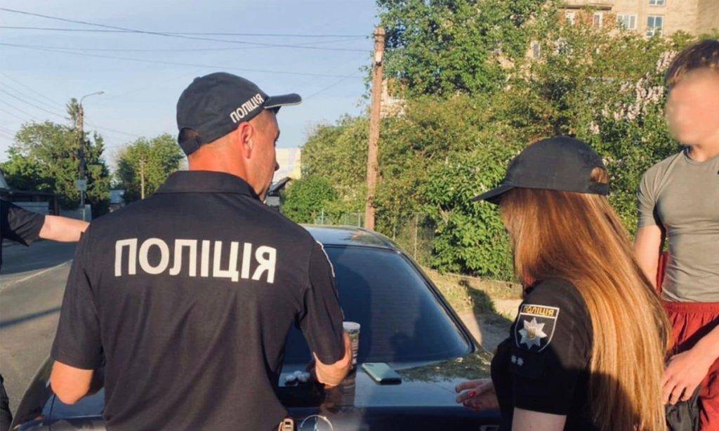 На Франківщині неповнолітній водій перевозив пакети з марихуаною