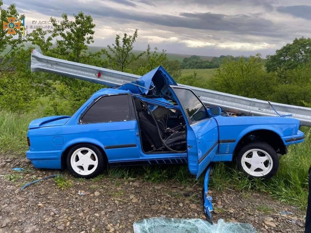 19-річний водій, який постраждав у ранковій автотрощі на Франківщині, помер у лікарні 