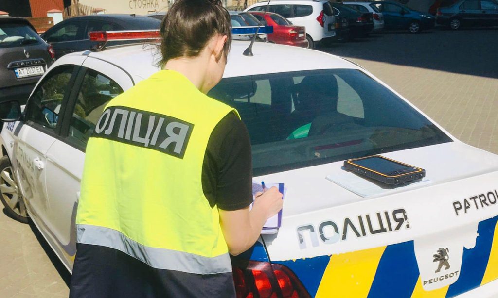 У Франківську п'яний водій намагався дати хабар поліцейським