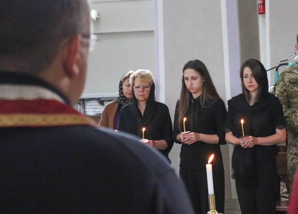 З глибоким сумом калушани попрощалися із загиблим на захисті України бійцем