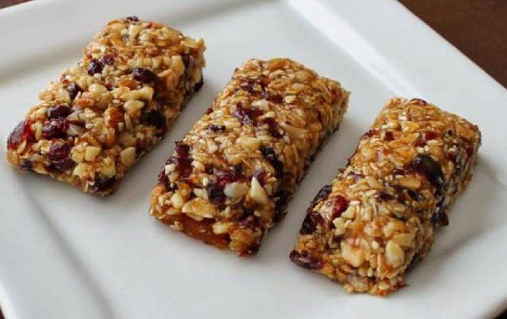 У франківському ліцеї волонтери виготовляють поживні батончики для бійців,допомога зсу,франківські волонтери