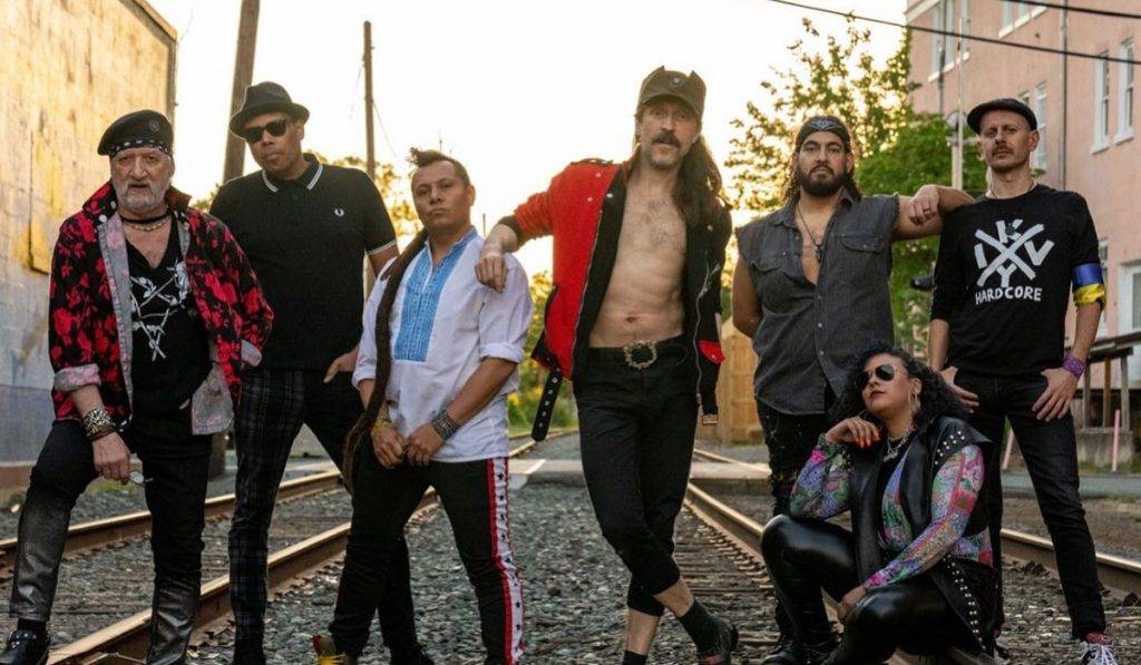 В ритмі гуцульського "Аркану": Gogol Bordello презентував пісню "Тероборона"