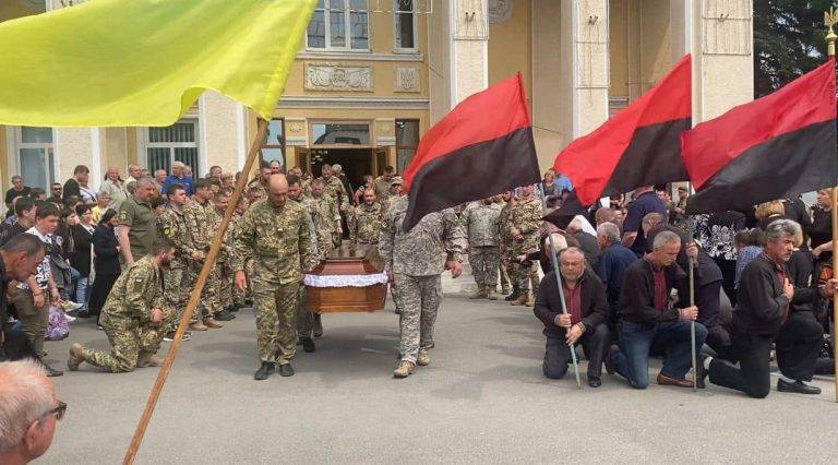 У Брошнів-Осаді провели в останню путь Героя-земляка ФОТО