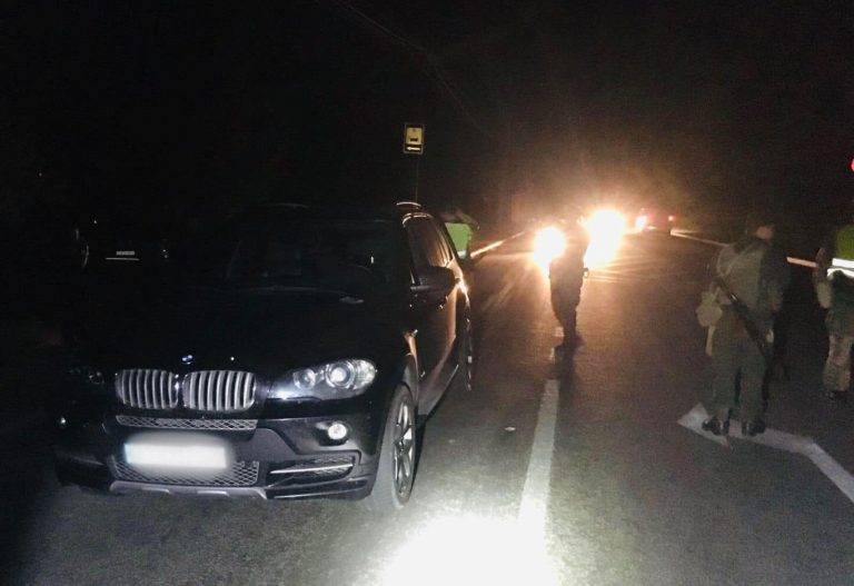 Франківські полісмени затримали п'яного водія, який перевозив зброю, набої та марихуану