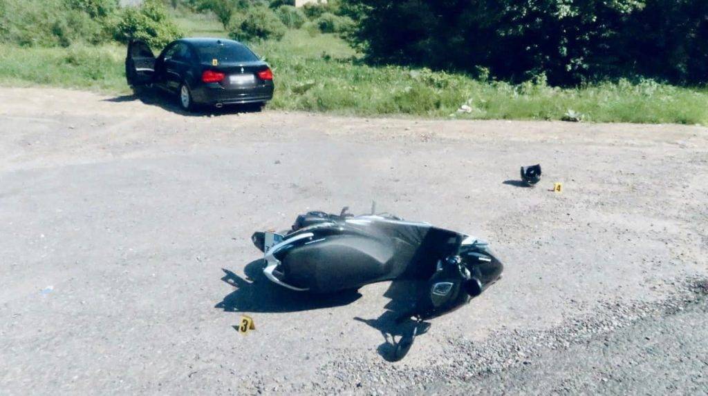 На Франківщині в ДТП мало не загинув водій скутера