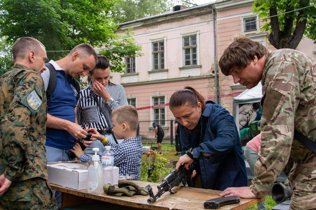 У Франківську відбувся дитячий ярмарок: Збирали кошти для ЗСУ