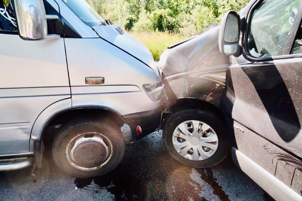 На Франківщині п'яний водій влетів у рейсовий автобус, є постраждалі