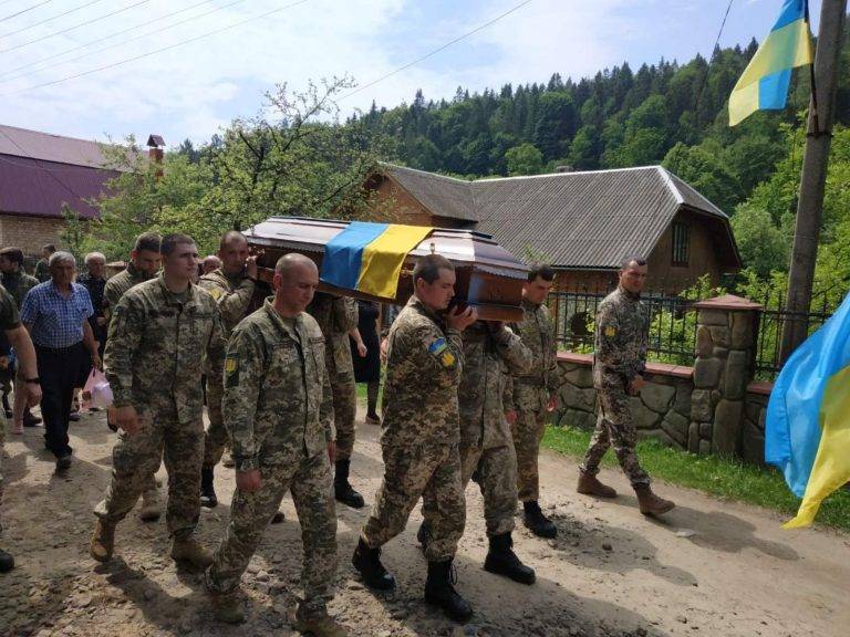 Мешканці Болехівщини зі сльозами на очах провели в останню дорогу полеглого на війні Героя