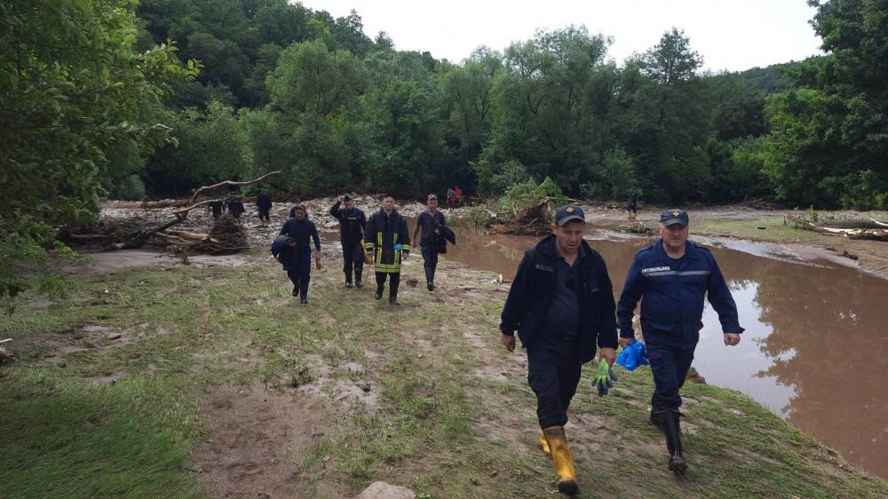 Внаслідок сильної зливи на Тернопільщині загинув батько з двома дітьми