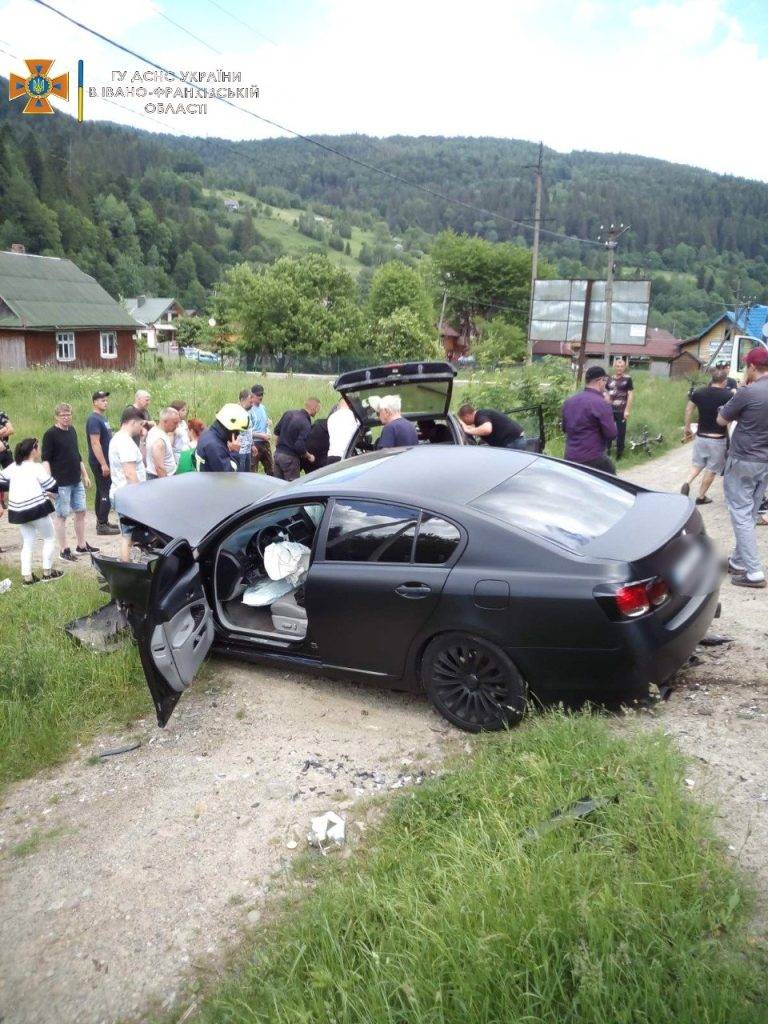 На Франківщині зіткнулися легковики,є постраждалі,дтп у микуличині