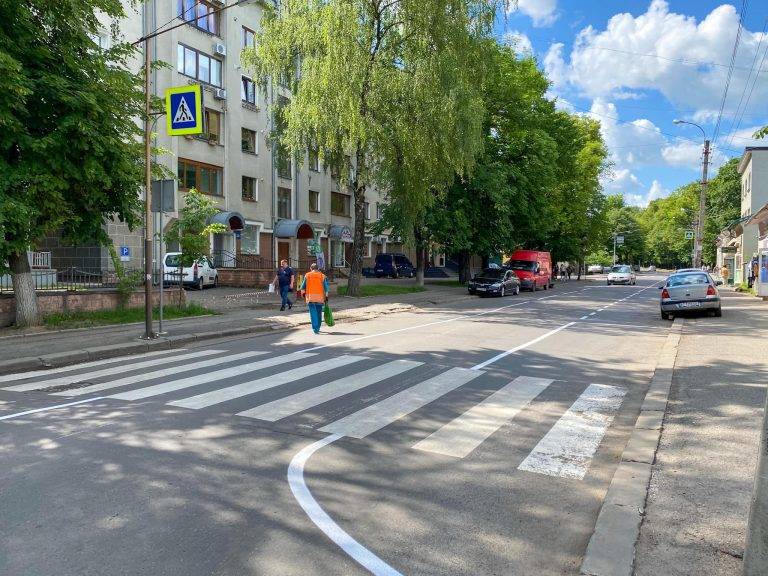 У Франківську на Чорновола змінили схему руху та нанесли нову розмітку