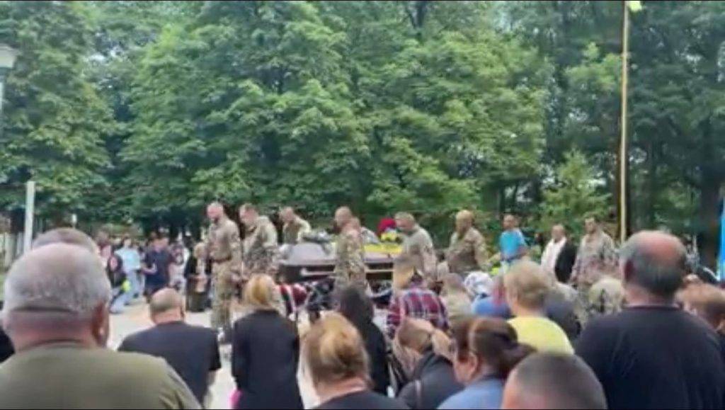 На Франківщині провели в останню путь Михайла Гергелюка, який загинув під час виконання бойового завдання