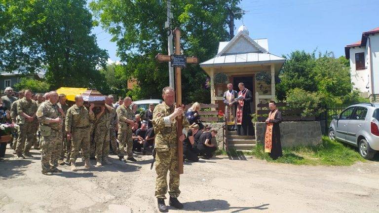 На Яремчанщині попрощалися із бійцем, який боронив Україну від російського агресора