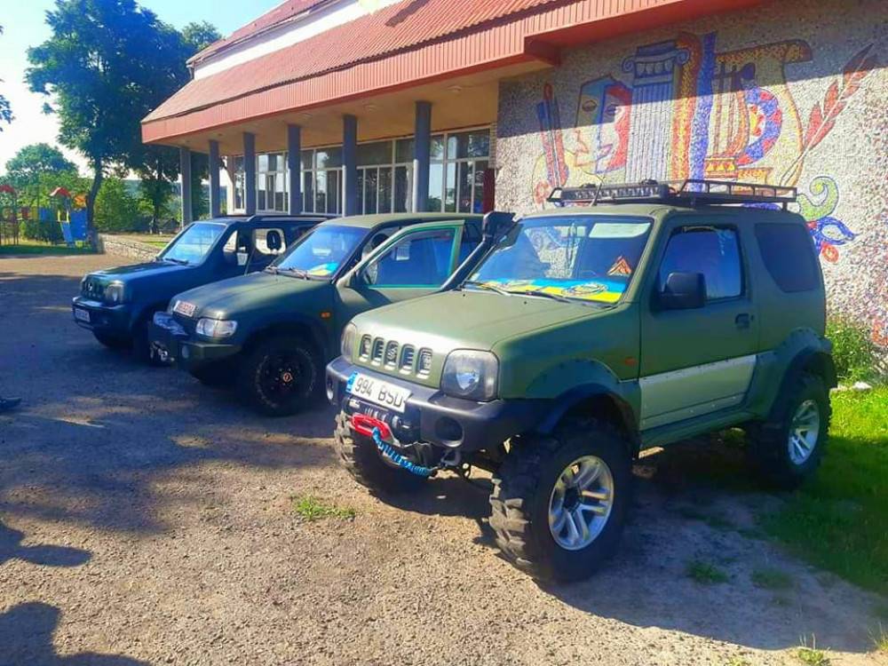 Боднарівчани передадуть на фронт три автомобілі