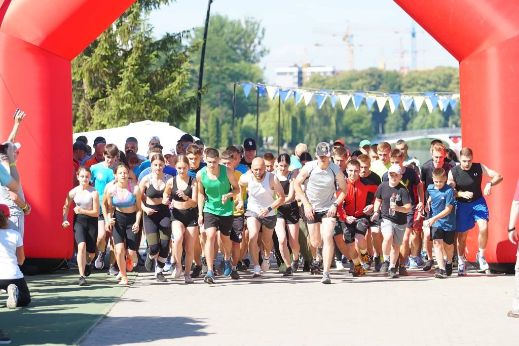 У Франківську під час благодійного забігу зібрали понад 10 тисяч гривень на авто для ЗСУ