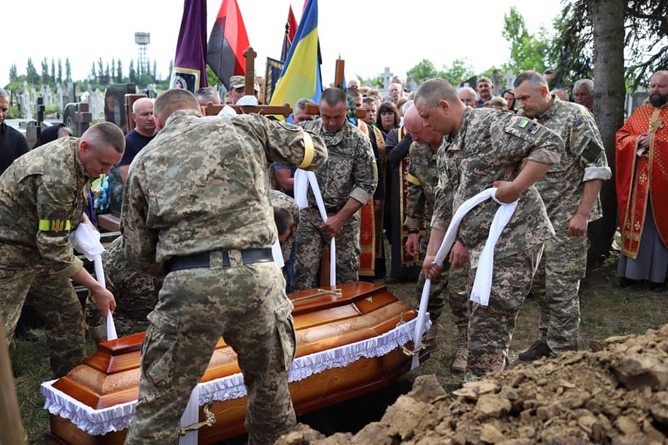 Бурштинська територіальна громада попрощалася зі своїм Героєм