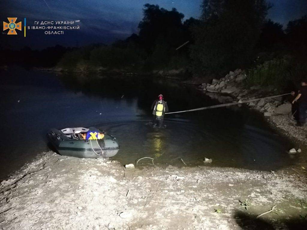 На Франківщині з Дністра витягнули тіло молодого хлопця