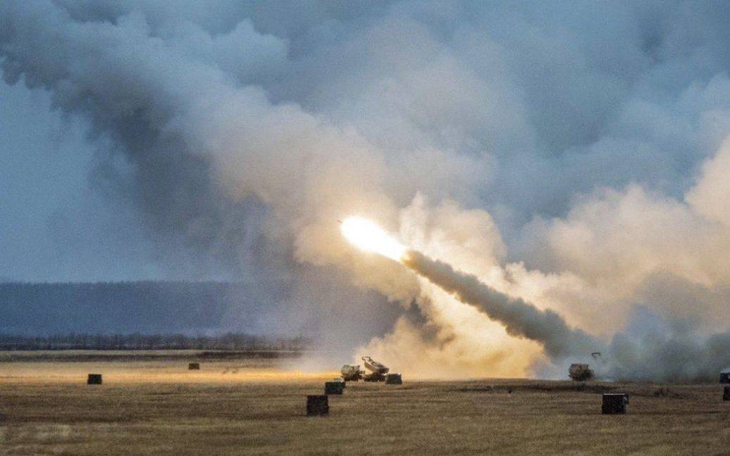 В Україну прибули американські системи HIMARS. З'явилися перші відео затосування