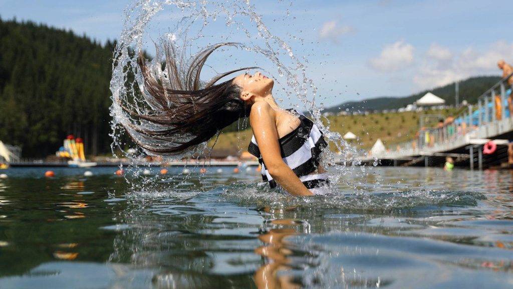 На Франківщині фахівці перевірили якість води в районі кількох пляжів