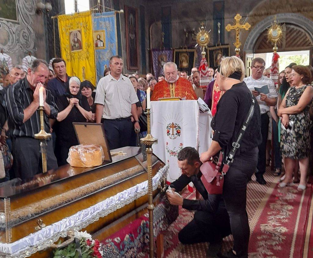 На Франківщині провели в останню путь полеглого офіцера Івана Сапіжака