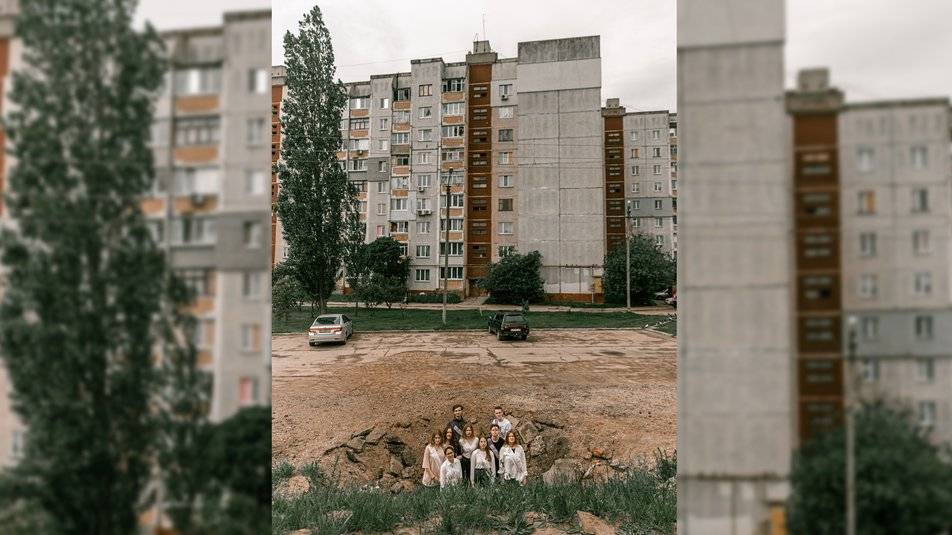 Франківський фотограф відзняв випускників на руїнах Чернігова