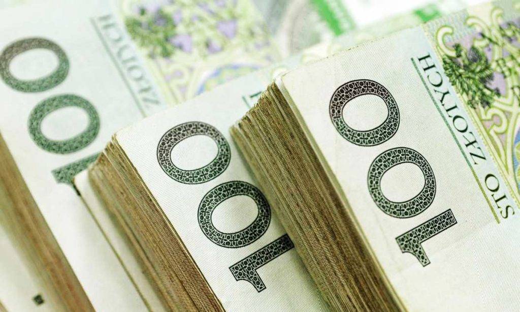 Грошова допомога українським біженцям у Польщі: хто може отримати близько 5 тисяч гривень