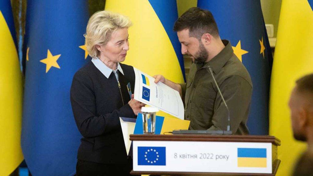 Єврокомісія дасть рекомендацію надати Україні статусу країни-кандидата в члени ЄС