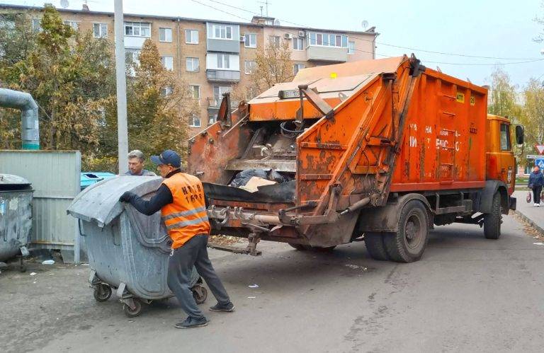 Жителі Калуша перестали сплачувати за вивезення сміття — можливий колапс