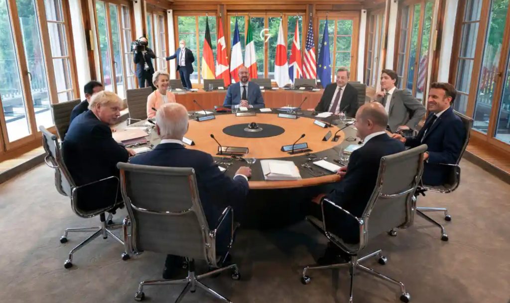 "Покатаємось на конях з оголеним торсом": лідери G7 на саміті висміяли диктатора Путіна