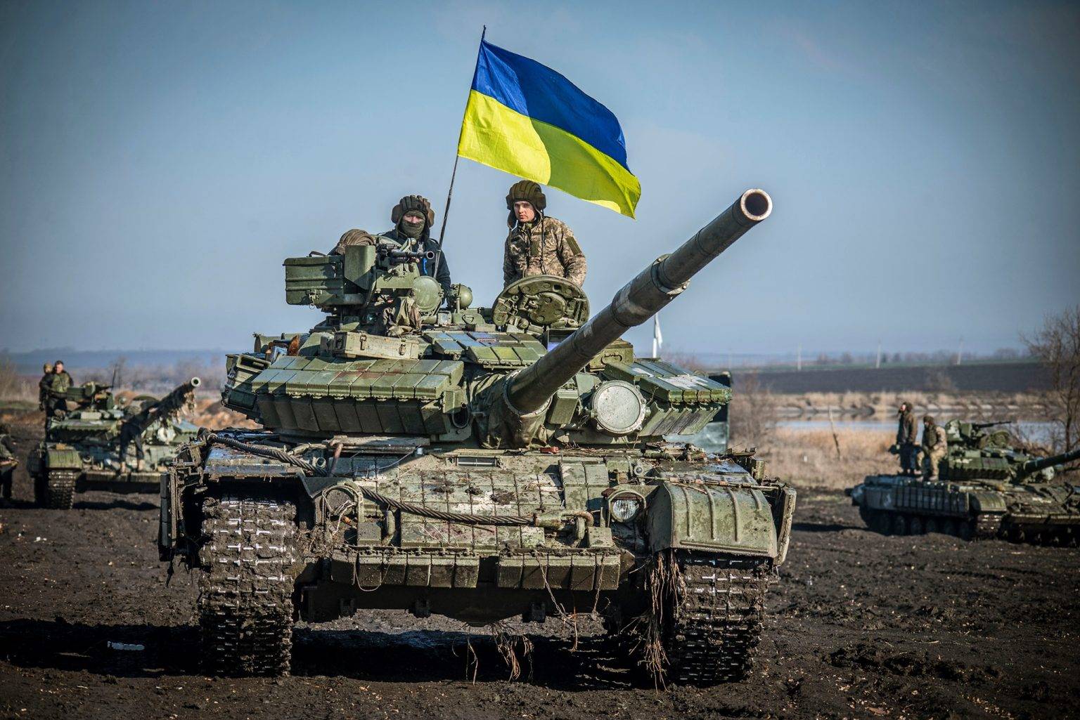 Українські військові успішно наступають в Херсоні та на Запоріжжі, ворог змушений укріплювати позиції