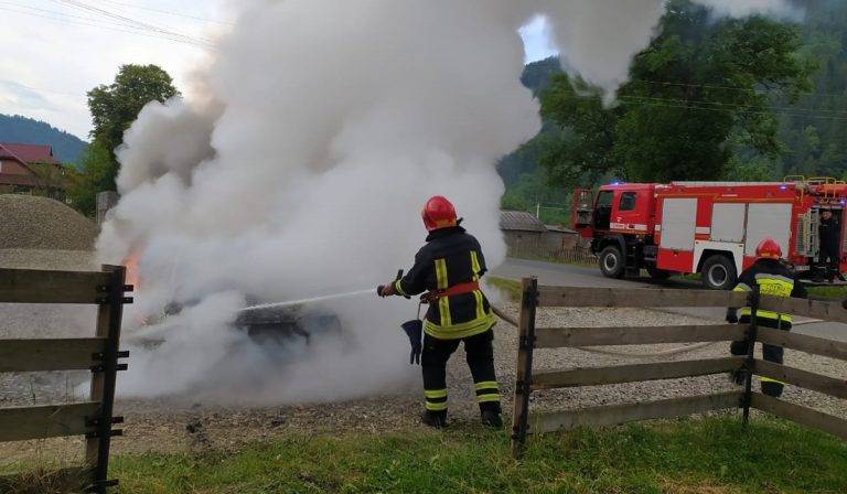 На Верховинщині горів автомобіль