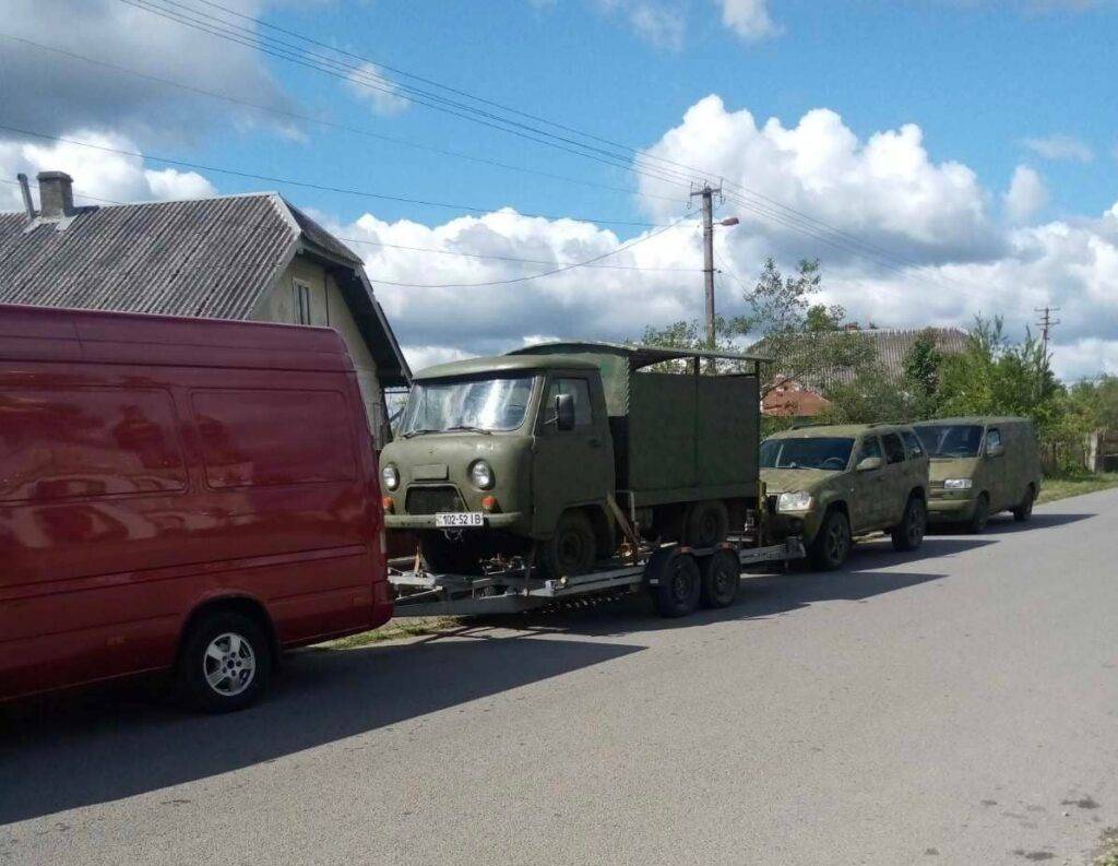 Калущина передала три автівки на передову