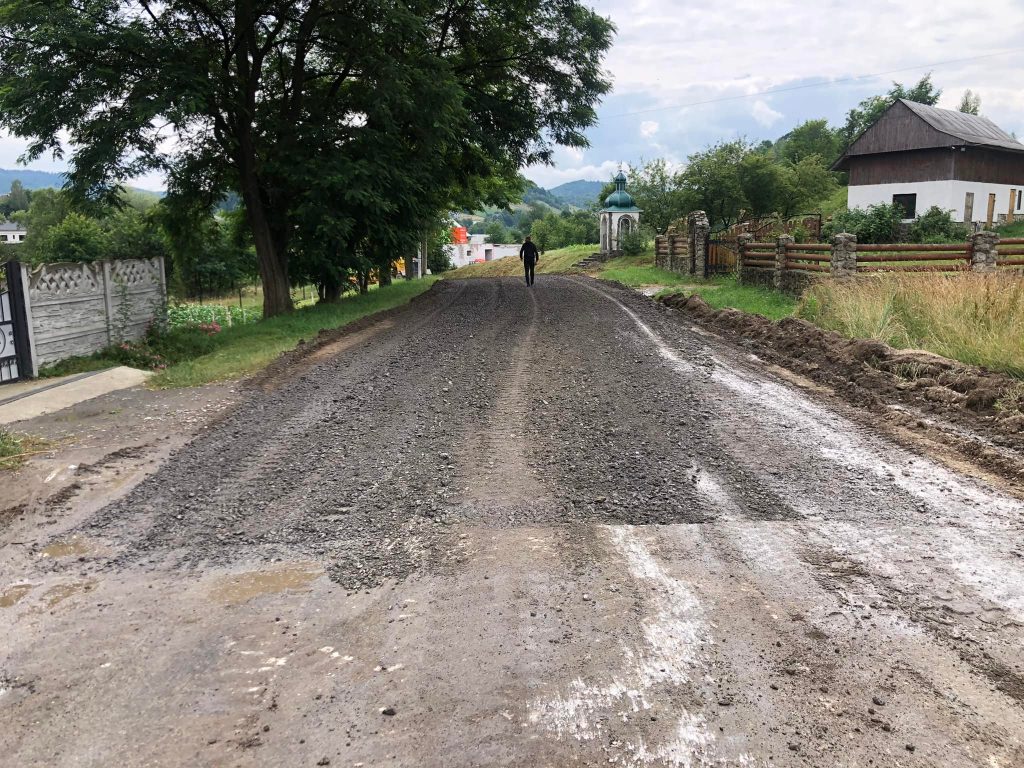В Делятинській громаді розпочали ремонт дороги до Білих Ославів та Чорного Потоку