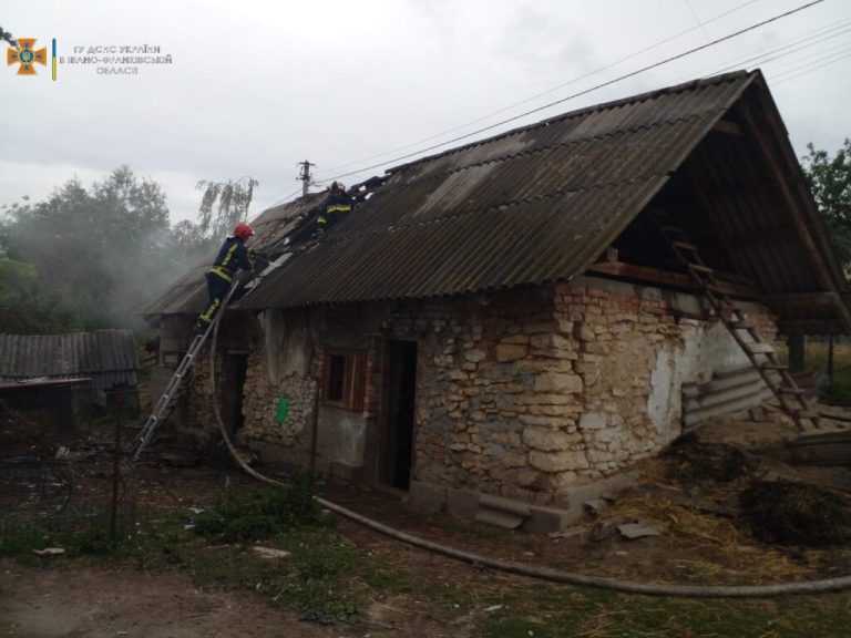 Вогнеборці ліквідували пожежу господарської будівлі у Рогатині