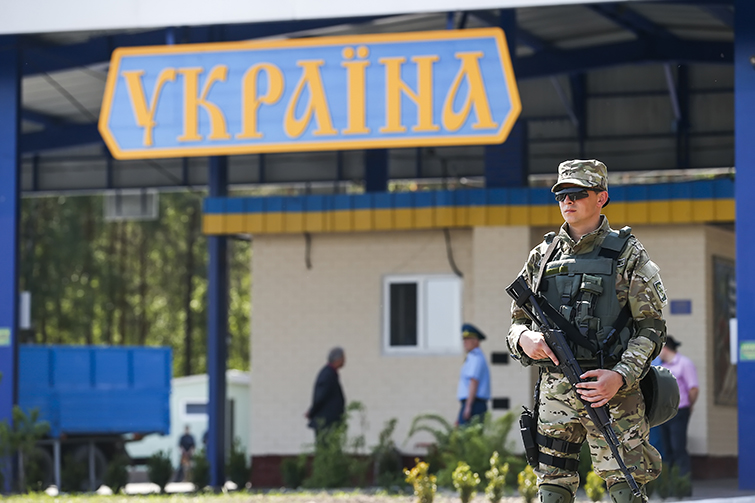 У ВРУ хочуть розширити список за яким чоловіки зможуть виїжджати за кордон